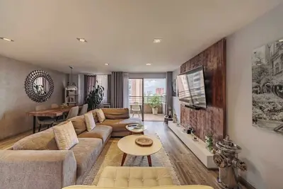 Image de |Ep| Contemporary Apt, Steps from Provenza w/Ac