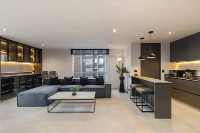 Image de |Ep| Spacious Apt with Ac, Workspace, Views