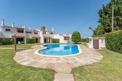 Image de Retiro T2 c/Piscina em Porches por Lovelystay