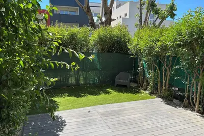 Image de Appartement avec jardin et jacuzzi!