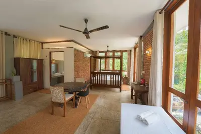 Image de Lakeside Villa with Pool near Beaches