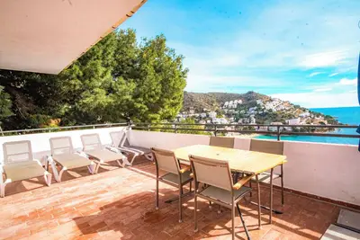 Image de Casdanna 2 : Vue sur la mer, terrasse de 28 m², à 150 m plage, garage et Wifi.