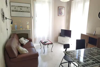 Image de 4 pièces, 3 chambres - Plein Centre - CLIMATISÉ