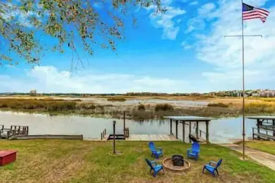 Image de Lakeside Retreat (CampFire)