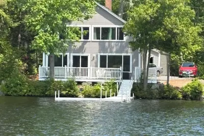 Image de Newly renovated lake front home with dock and sunset views of Laurel Lake