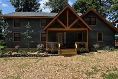 Image de Charming and spacious cabin on Current River. Hunters welcome!