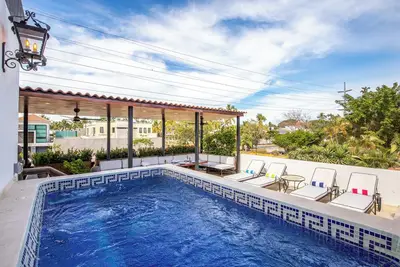 Image de Private 2-Bedroom Luxury Guest Villa w/ Heated Dipping Pool & Large Terrace.