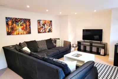 Image de Walk to town, families & friends, easy parking