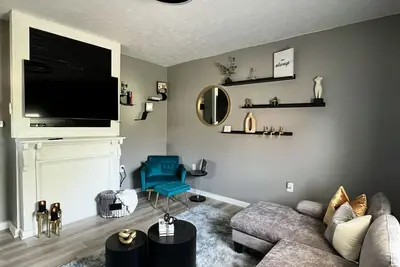 Image de Charming 2-Bedroom Modernized Historic Home in Columbus with Ac, WiFi