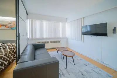 Image de Bright & Spacious 2 Bedrooms in the Heart of the West end - 1925 Nelson