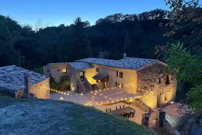 Image de Ancien Moulin niché dans la verdure en Drôme Provençale à l'abri des  regards