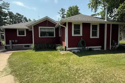 Image de Lakeside Getaway – Spacious 3br/2ba Cabin