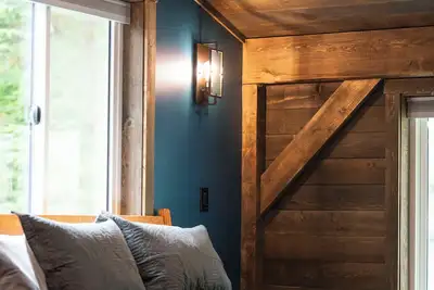 Image de Oz Lodge: Alice Chalet -Brand new, Alaskan chic chalet!