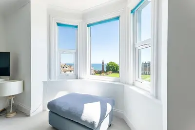 Image de Rooftop Hideaway - Central Coastal Flat. With stunning Sea Views