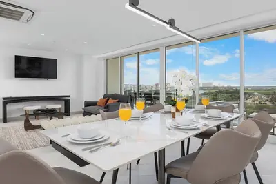 Image de A360-E41-Spacious 3br in Top Location- Beachwalk Bliss