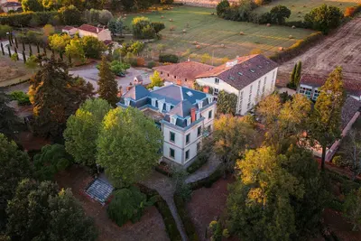 Image de Château privé avec piscine à Cordes-sur-Ciel – Calme, nature et charme-Tarn