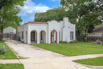 Image de A nice Hacienda in central Waco!
