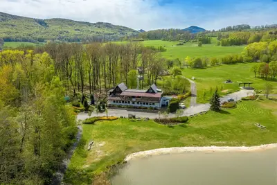 Image de Large vacation home directly on the lake at the foot of the Zittau Mountains