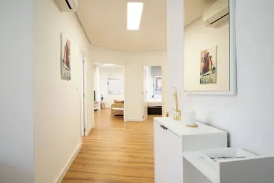 Image de Global Properties: Centrally located 4-bedroom property