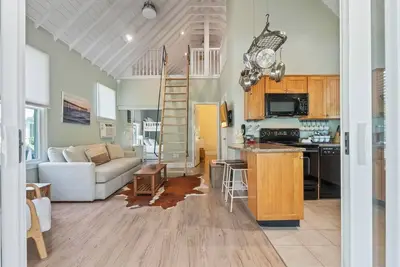 Image de Cottages at Summer Village, fully furnished cottage, Wi-fi, heated pools, hot tub