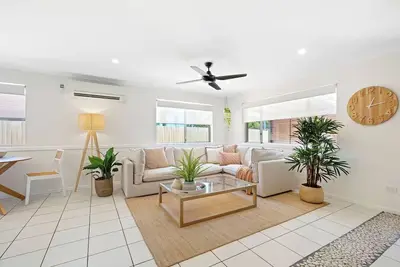 Image de Entire home in Wurtulla, Australia\n6 guests*3 bedrooms*4 beds*1 bath