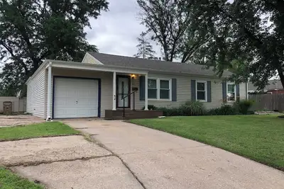 Image de Halsey Home - Charming 2-bedroom house with Ac, Wi-Fi in welcoming Hutchinson