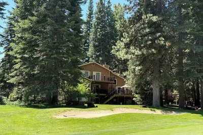 Image de Gorgeous Family Home On Law Golf Course. 5 Minute Walk To The Lake. Sleeps 10