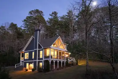 Image de Scenic 4br|3ba Contemporary Lake Burton Home w/ Hot Tub