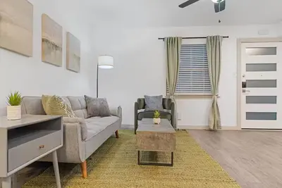 Image de Private Downtown Austin Suite–King–Ut–F1–Acl Fest