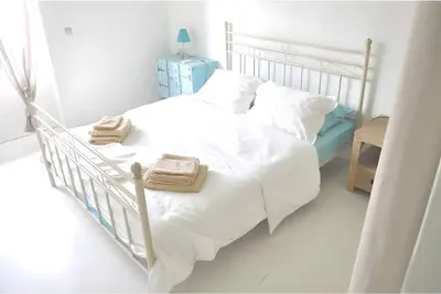 Image de Appartement \"Seaview House Ground Floor\" avec vue sur la mer, Wi-Fi et climatisation