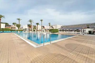 Image de Studio 'Avec Piscine à Arona' avec piscine partagée, Wi-Fi et climatisation