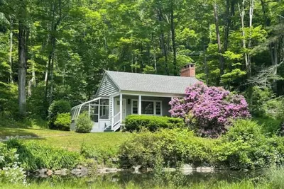 Image de Riverfront Paradise with Stylish Cottage