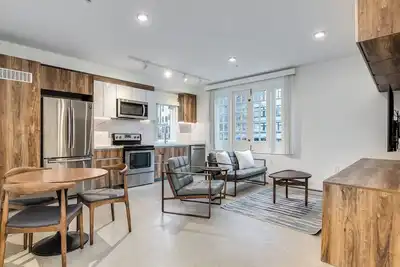Image de Pet Friendly - New Building- 2 Bedroom@1170 Barclay