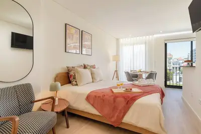 Image de Stylish Flats w/ Balcony by HostWise