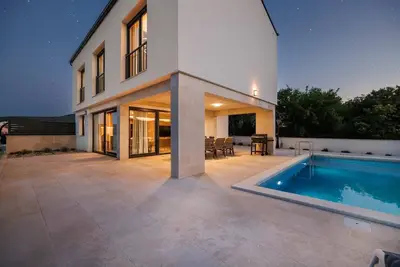 Image de Maison de vacances avec la piscine Vrbnik, Krk (K-24526)