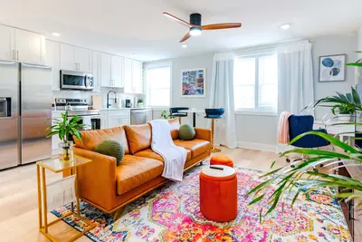 Image de 2-bedroom townhome in charming Philadelphia with WiFi, Ac