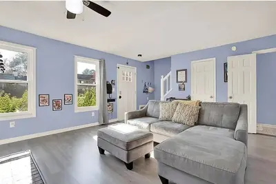 Image de Prime Location! 2-bedroom townhome in delightful Kennesaw minutes from Ksu