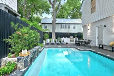 Image de Stylish Elegant Construction | Heated Pool