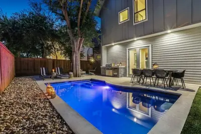 Image de Spacious Sunlit Home | Heated Pool