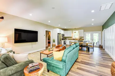 Image de 1 Mi to Lake Hartwell: Updated Retreat w/ Patio!