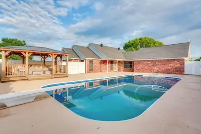 Image de 9 Mi to Lake Texoma: Calera Escape w/ Gazebo!