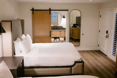 Image de Relax & Unwind in Scenic Outdoor - 2 Modern Units  w/Resort & Golf Access!