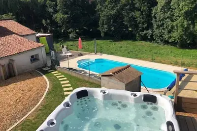 Image de Homerez - Maison accueillante avec piscine à Chalandray