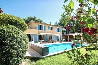 Image de Homerez - Villa Spacieuse avec Piscine et Jacuzzi