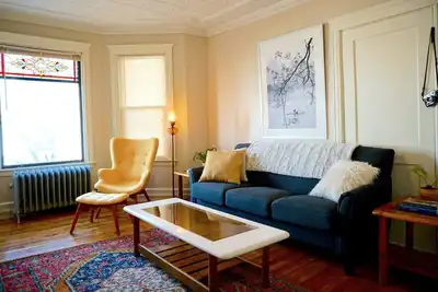 Image de Port City Nest: Beautiful 2bd w/ Balcony & Parking