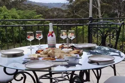 Image de Cliff Drive On Honeymoon Point