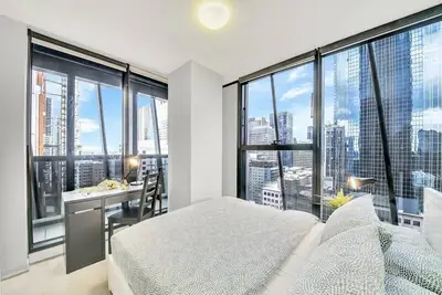 Image de Stylish 2br City Escape on Collins with Views
