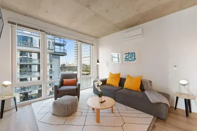 Image de Sophisticated 4br Suite - Walk to Shops, Dining & Transit