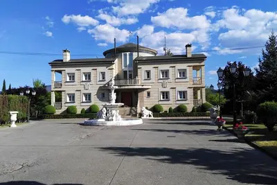 Image de Homerez - Maison spacieuse avec piscine et jardin à Congosto