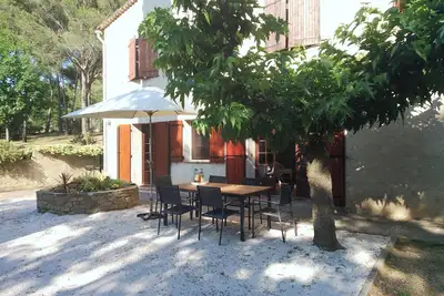 Image de Logement à Bormes-Les-Mimosas dans un cadre de verdur